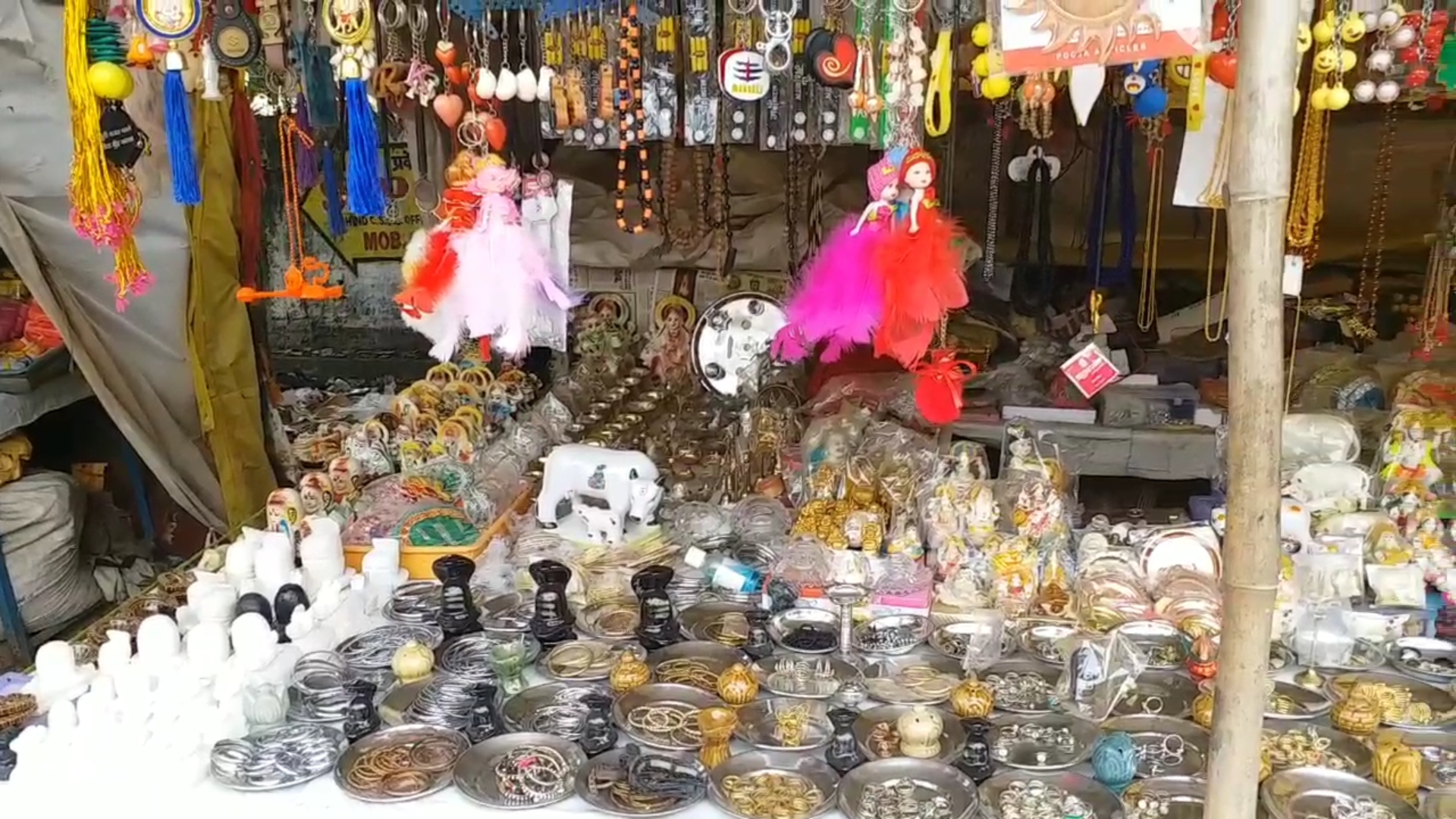 Shop outside Hatkeshwar Mahadev Temple