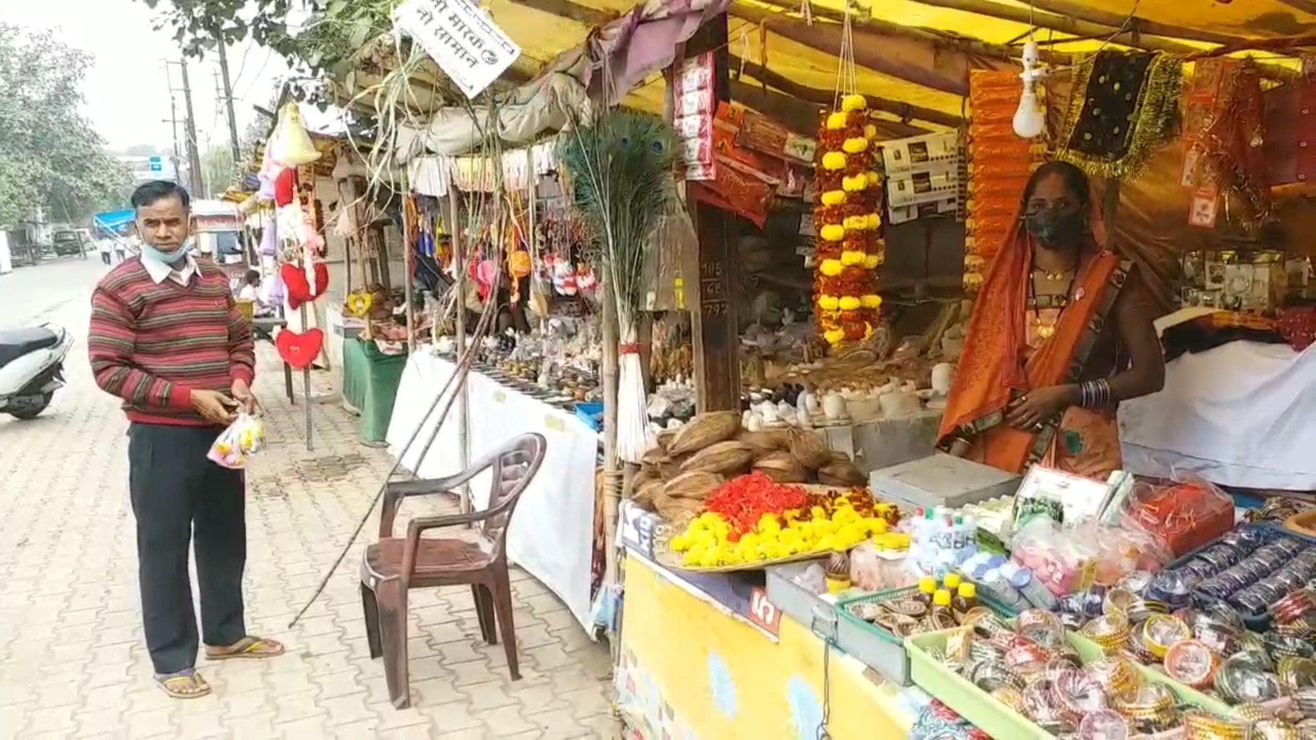 Shop outside Hatkeshwar Mahadev Temple