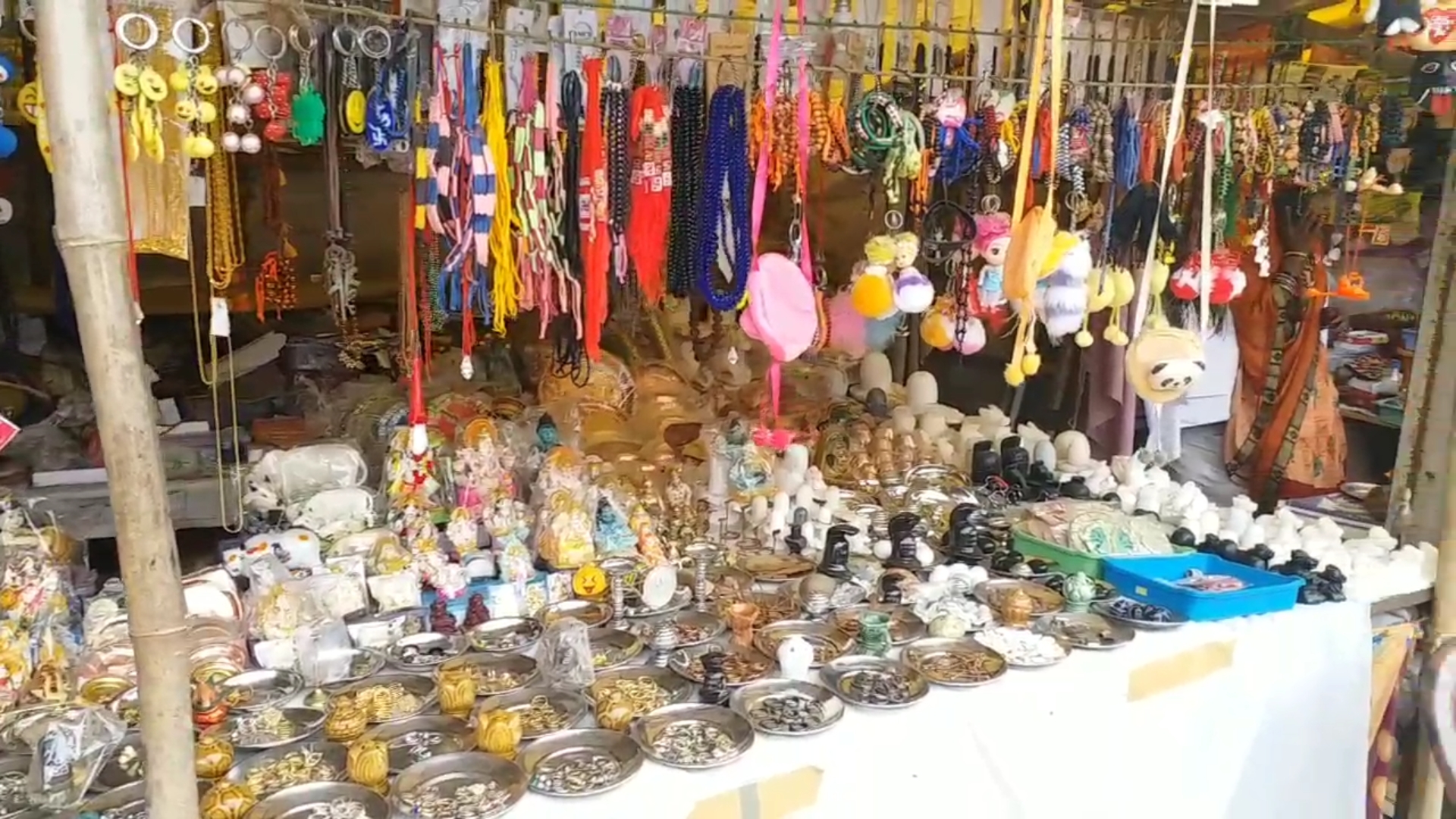 Shop outside Hatkeshwar Mahadev Temple