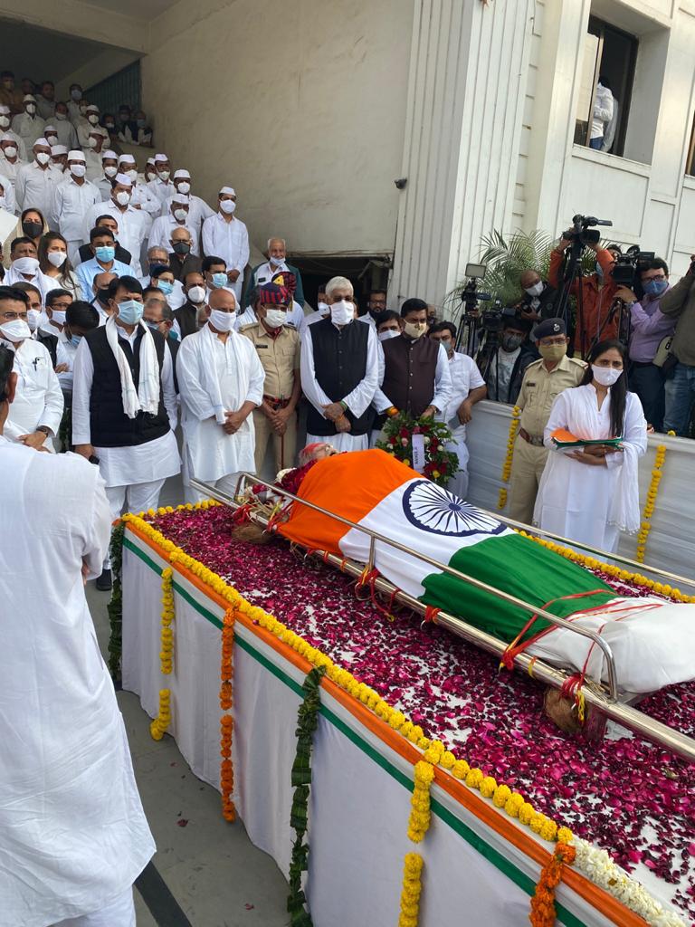 TS Singhdeo representing Sonia Gandhi paid tribute to Madhav Singh Solanki