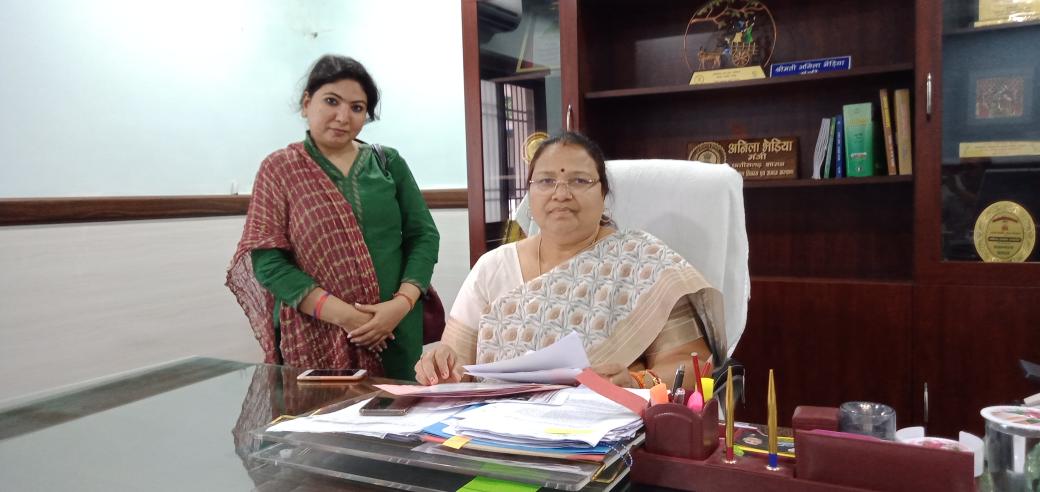 Women and Child Development Union Minister talks with Minister Anila Bhendia