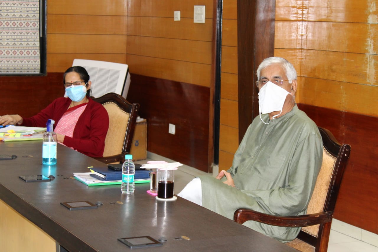 Health Minister TS Singhdeo discusses with officials regarding corona vaccination in raipur