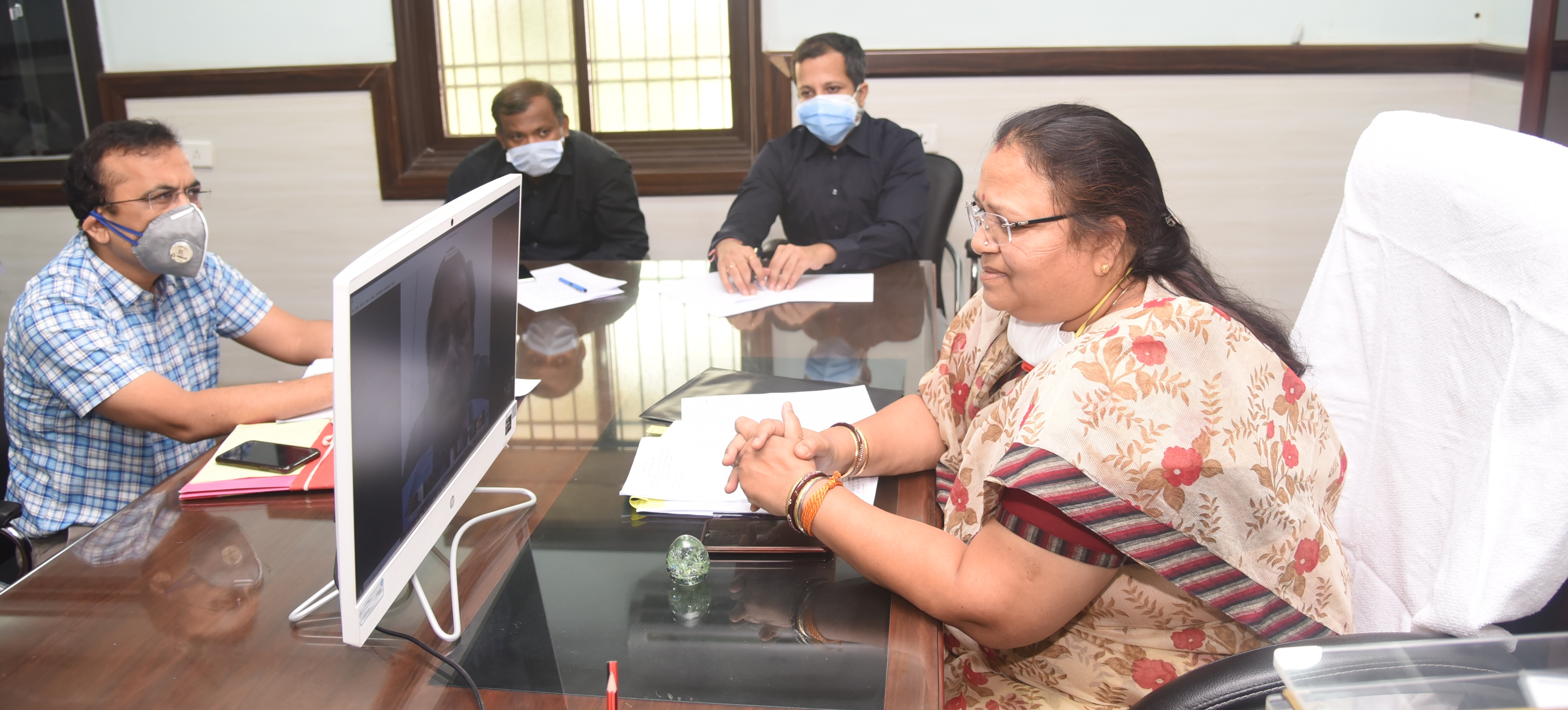 Minister Anila Bhendia discussed with media representatives through video conferencing