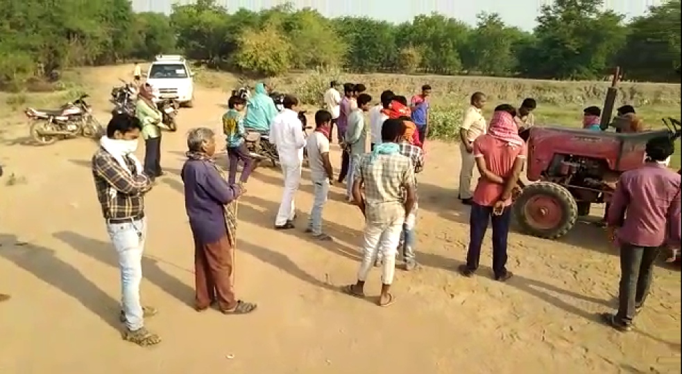 Illegal mining and transportation of sand during lockdown in raipur