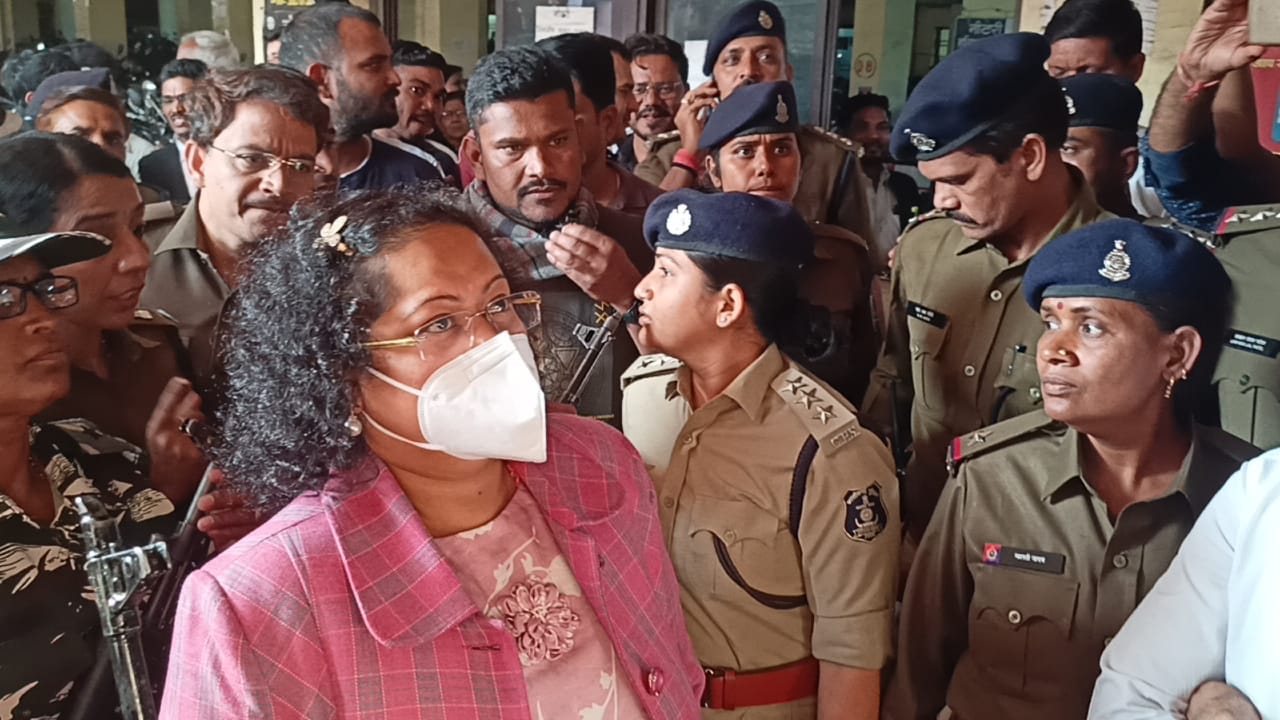 Saumya Chaurasia appear in ED court