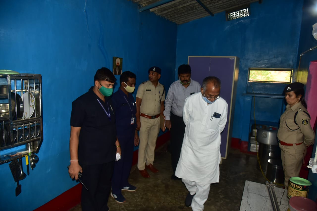 home-minister-tamradhwaj-sahu-arrives-bathena-village-in-durg-district