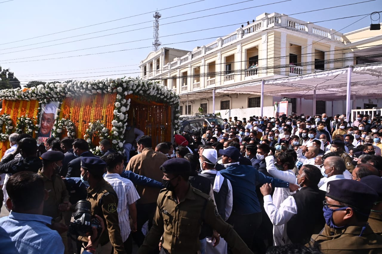 Last farewell to Motilal vora