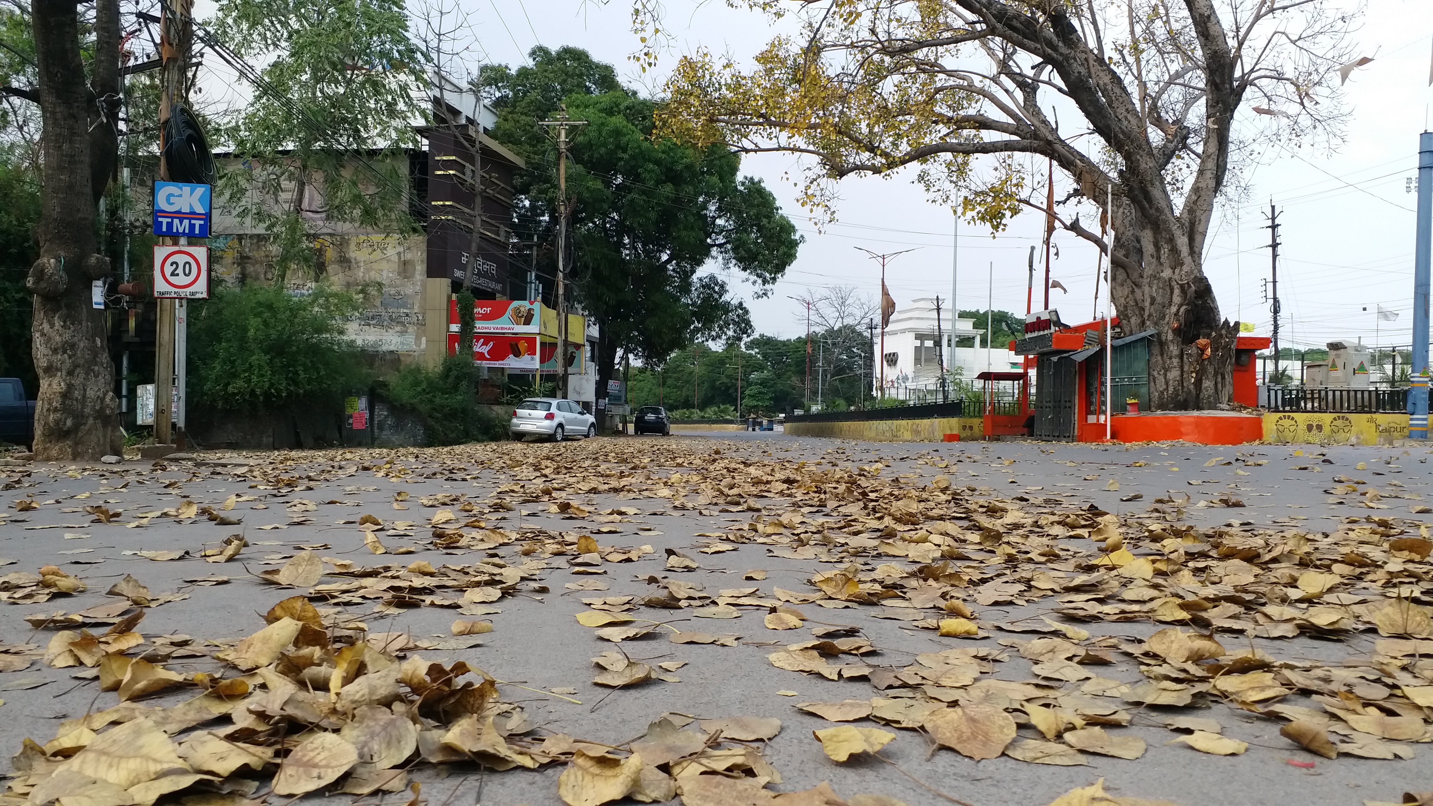 see the beginning of the autumn season at Rajiv Chowk in Raipur