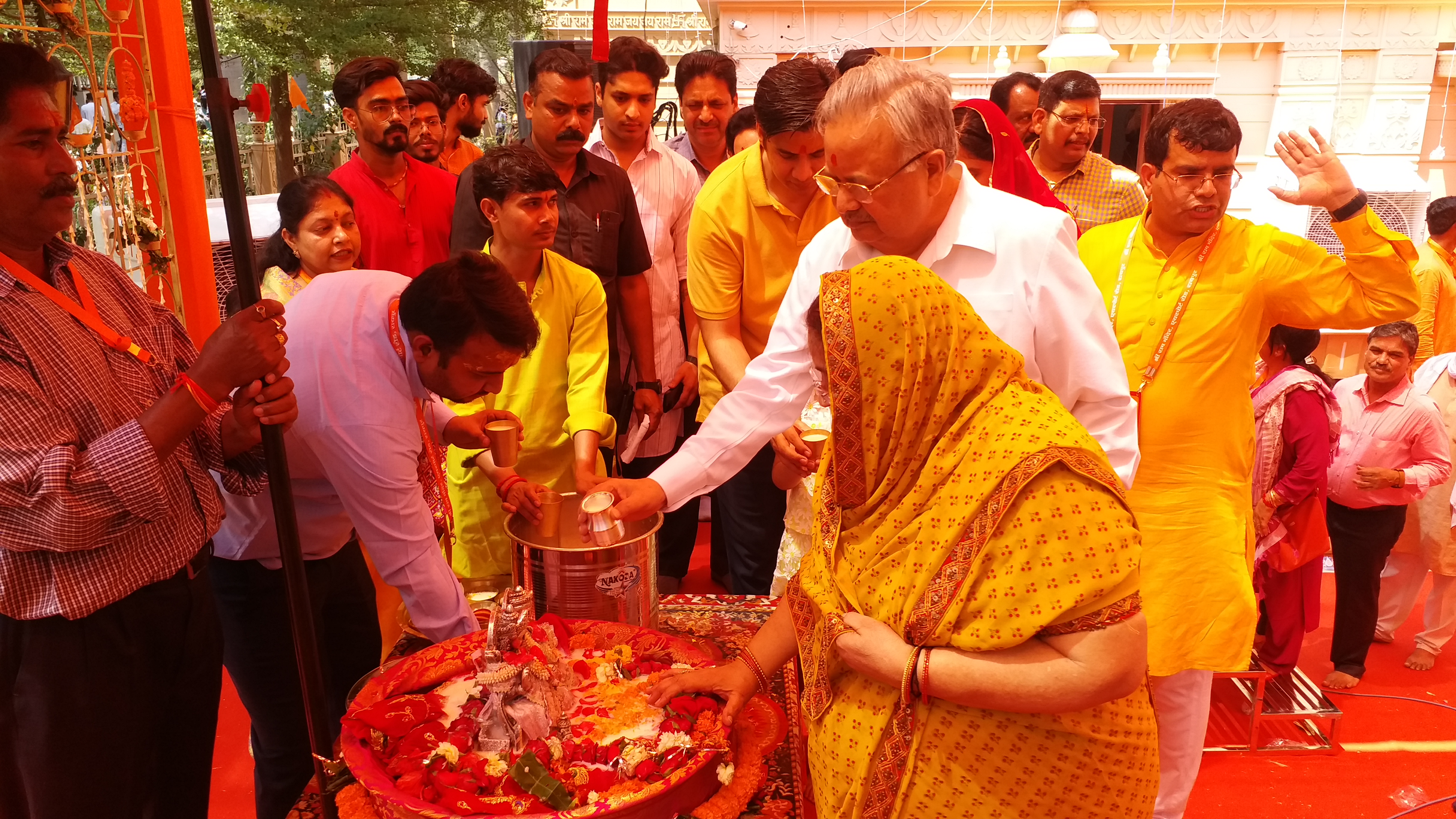 Raman Singh worshiped the family in the Ram temple