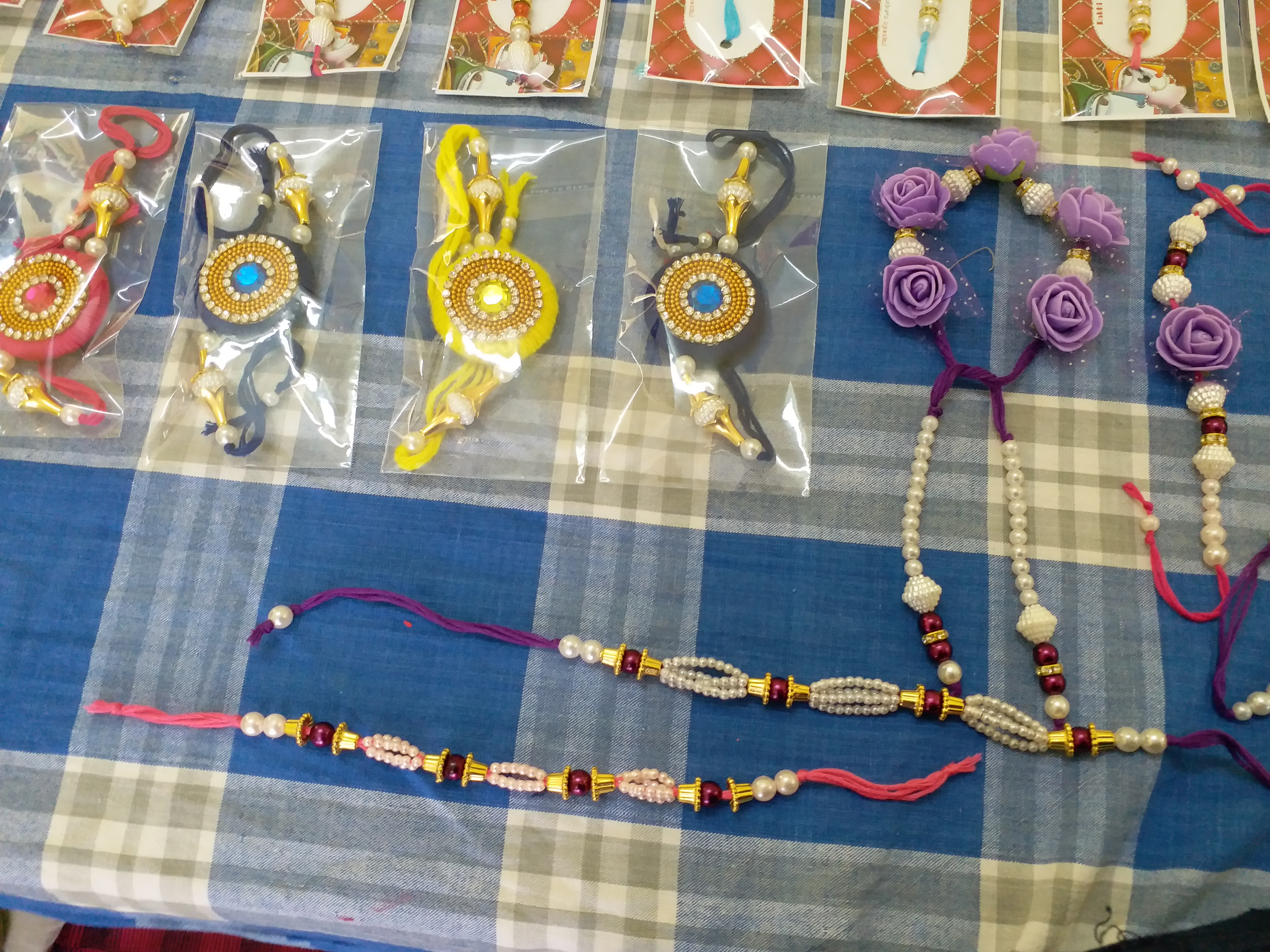 chidrens of girl child house are making rakhi to earn money for online education