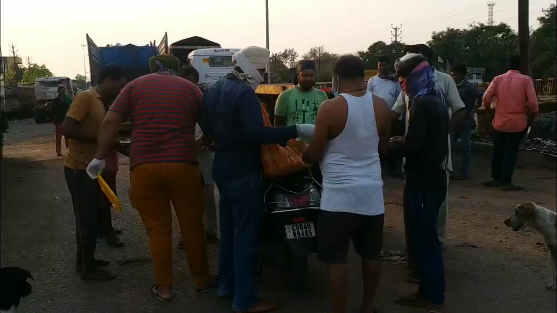 truck-workers-upset-due-to-lockdown-in-raipur