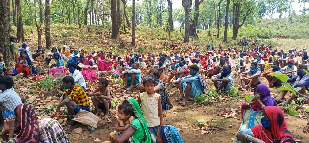 CRPF jawan helping villagers in Sarguja amidst red terror