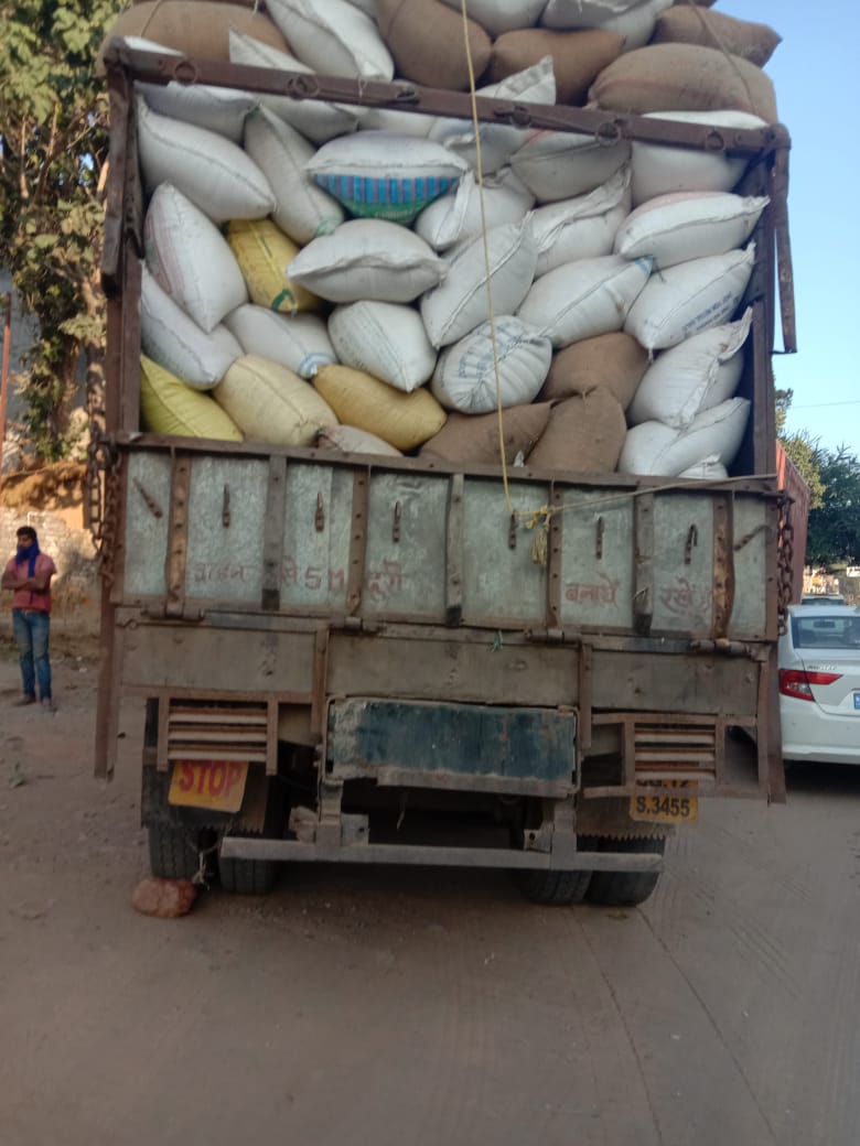 Thousands of quintals paddy seized in Ambikapur in joint operation of Revenue and Mandi team