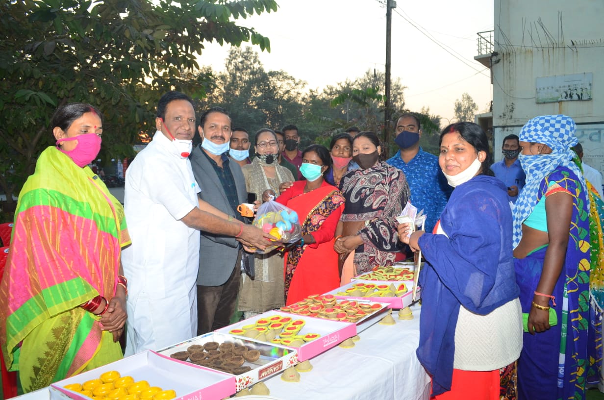 sales centers opened for sale of cow dung lamps in ambikapur