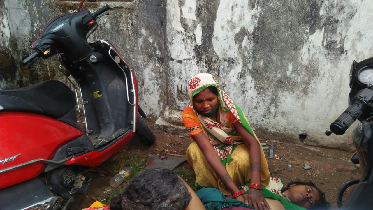 Woman delivery outside medical college hospital in ambikapur