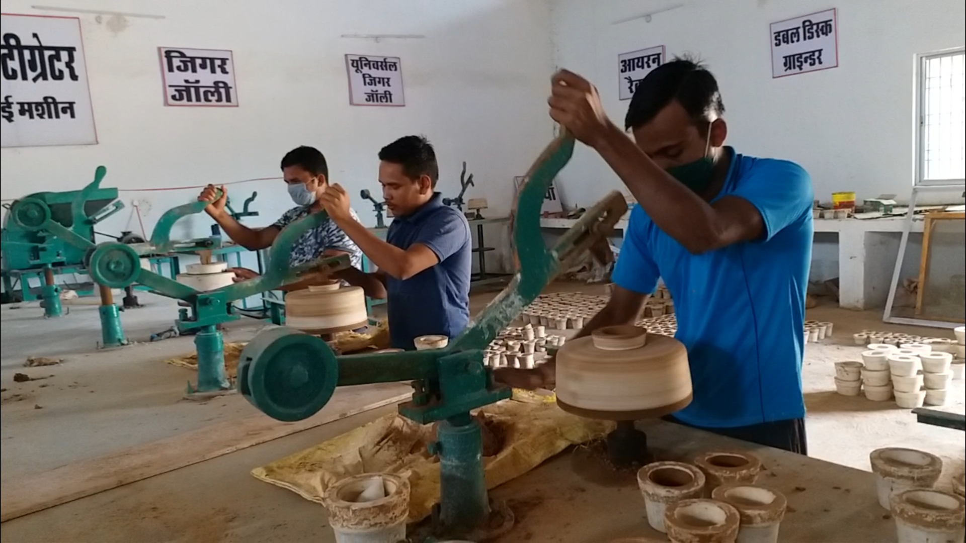 Youth are getting employment by training in pottery making in Surajpur