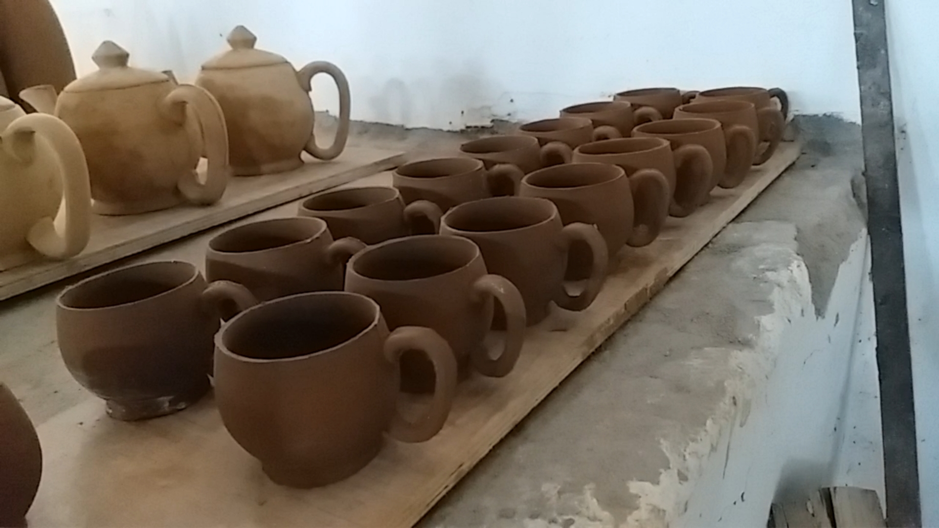 Youth are getting employment by training in pottery making in Surajpur