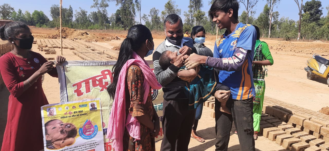 NSS volunteers volunteered to administer polio to children on National Pulse Polio Day in surajpur