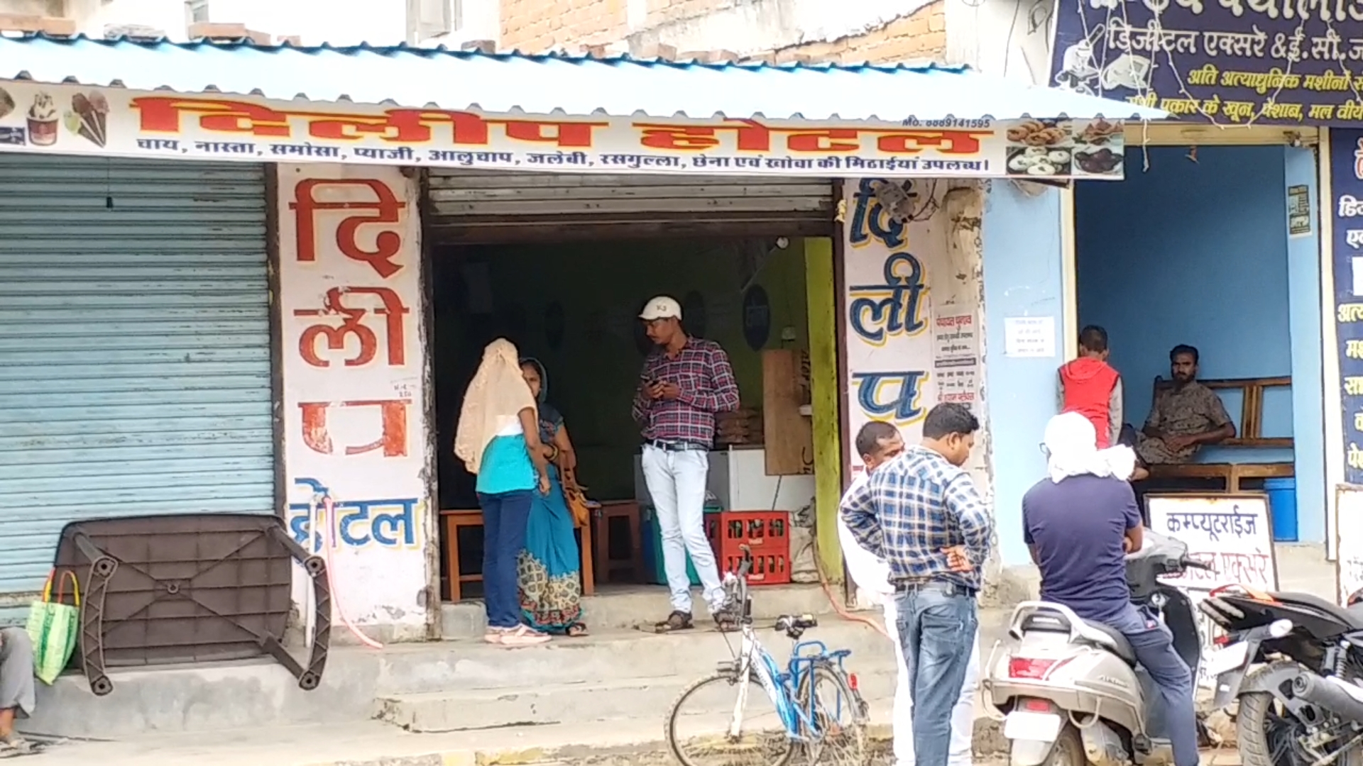 Crowds of people appeared on road as shops opened with rules in Surajpur