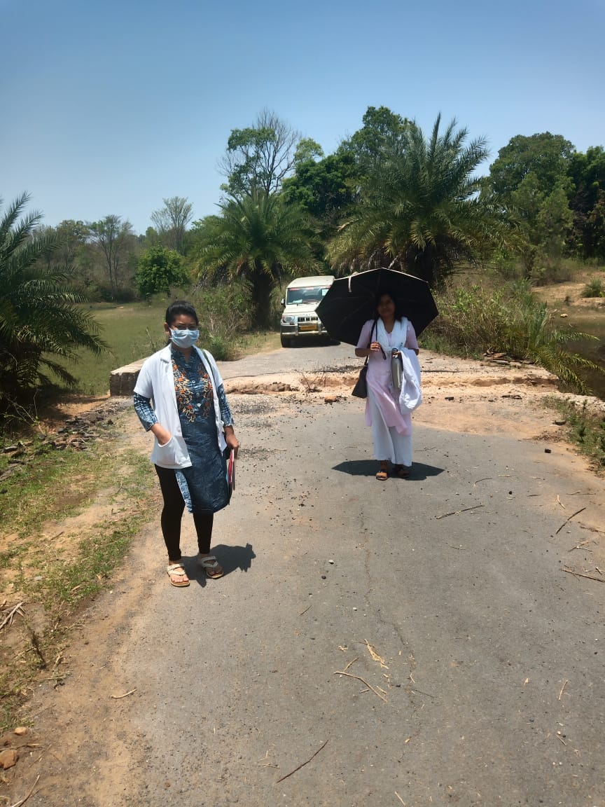 Health workers reached Naxalgarh in Dantewada