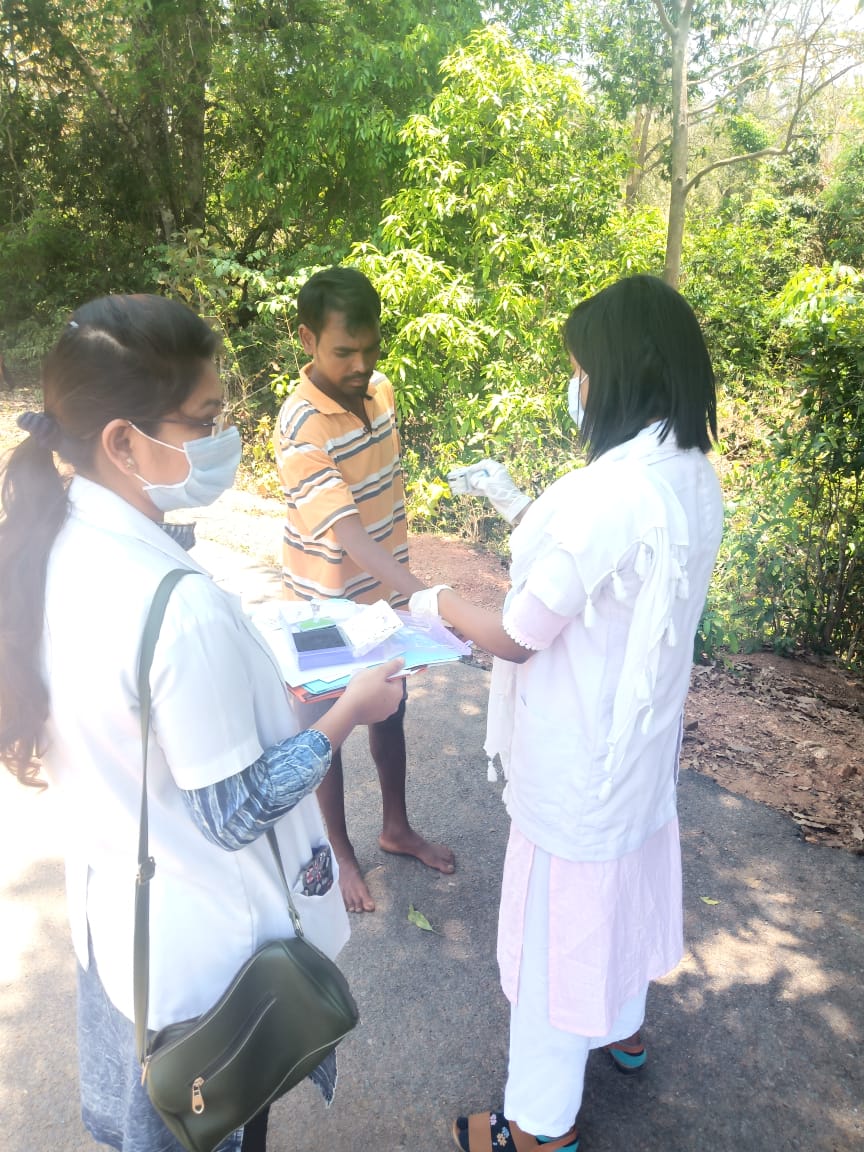 Health workers reached Naxalgarh in Dantewada