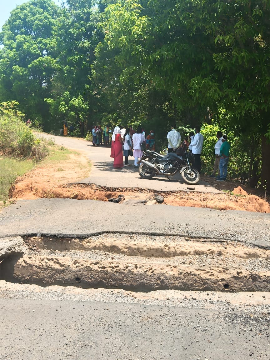 Health workers reached Naxalgarh in Dantewada