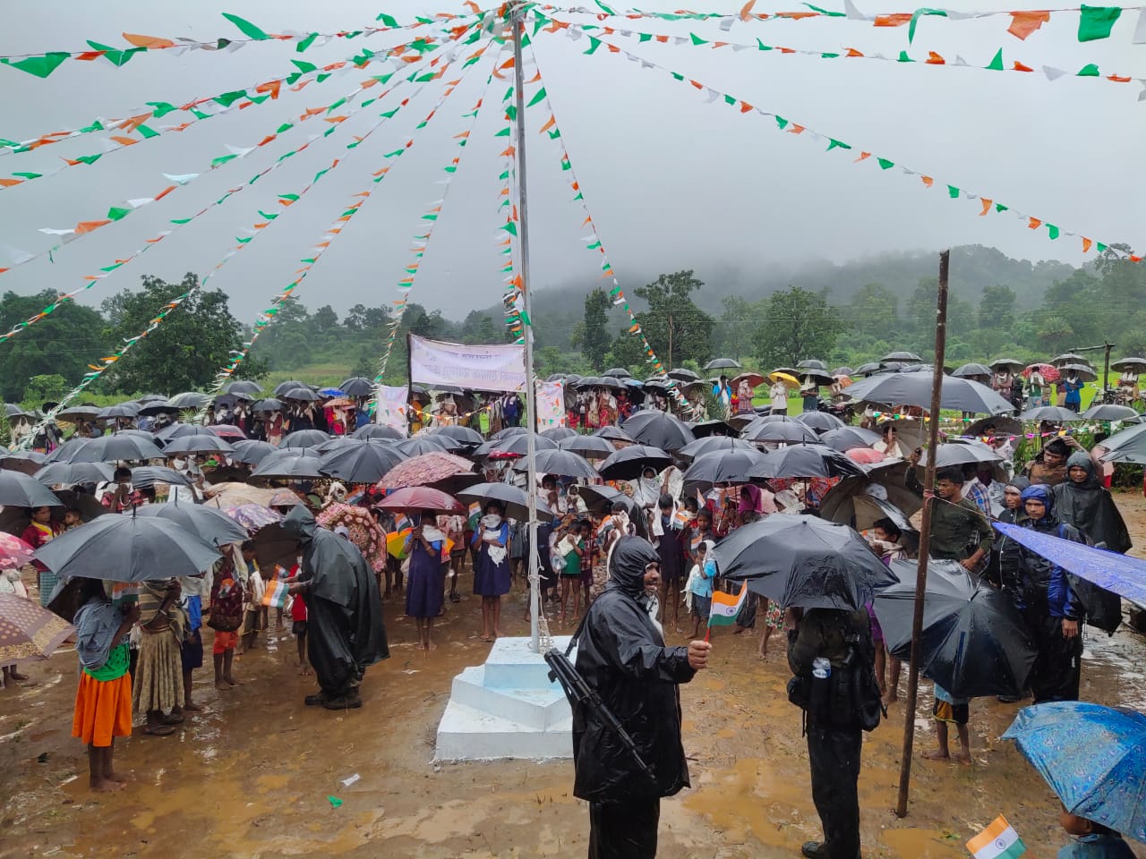 20 ವರ್ಷಗಳ ಬಳಿಕ ಹಾರಿದ ತ್ರಿವರ್ಣ