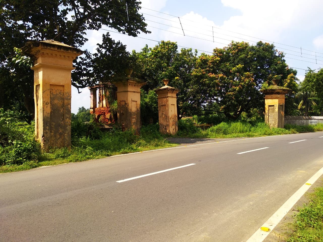 Chakdighi Zamindar Bari