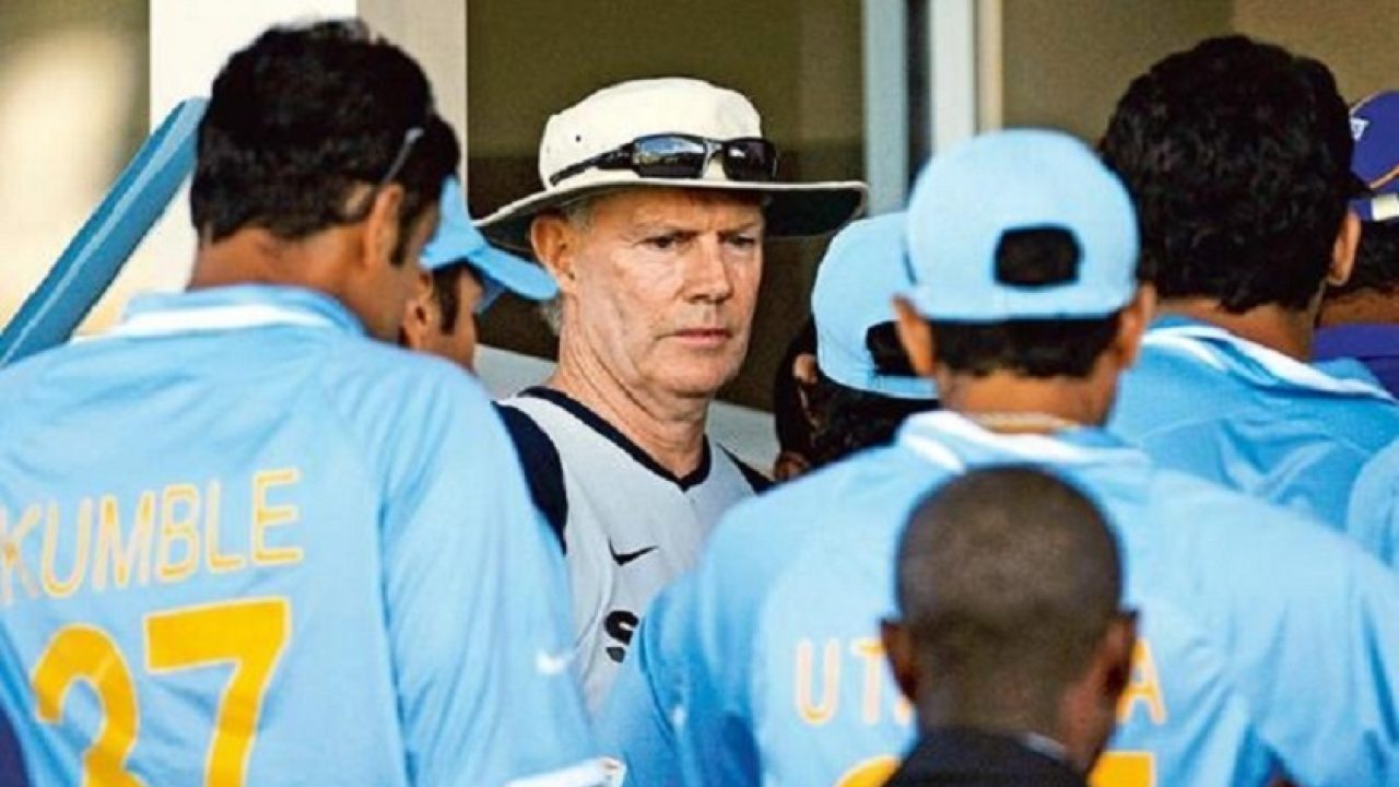 Greg Chappell with Indian players during the 2007 World Cup.