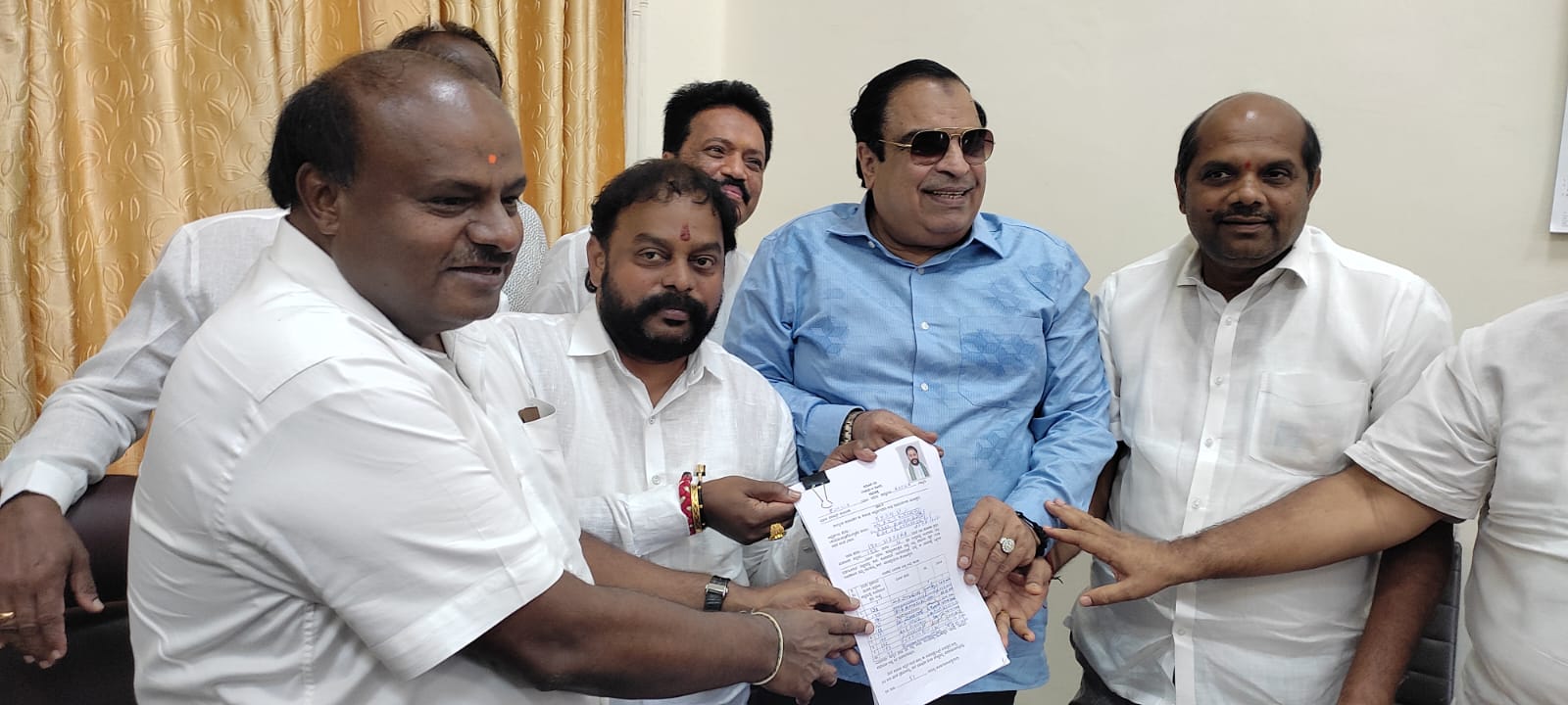 laxman-savadi-nomination-submitted-to-council-election