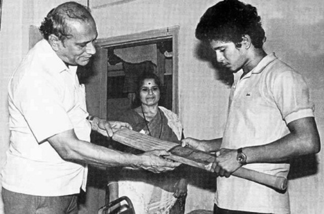 Sachin Tendulkar with his bat