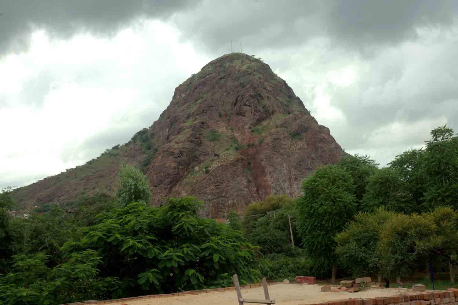 तोशाम की पहाड़ी.