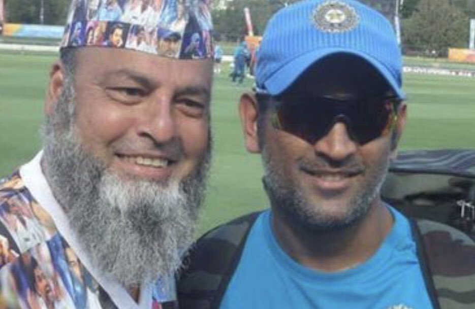 Mohammad Bashir,  M S Dhoni , Chacha Chicago, 2011 World Cup