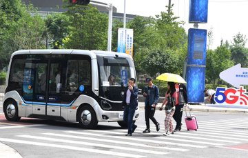 highly-technology-5g-smart-buses-in-china