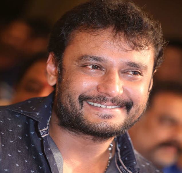 Darshan fans distributed sweet to orphans