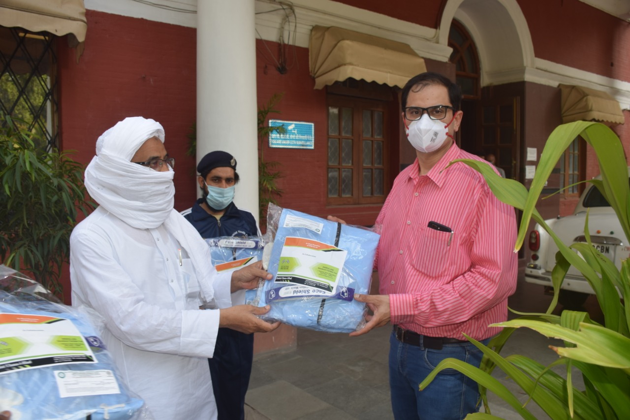 jamiatul hind and shaikhul hind trust donate 1000 PPE Kits