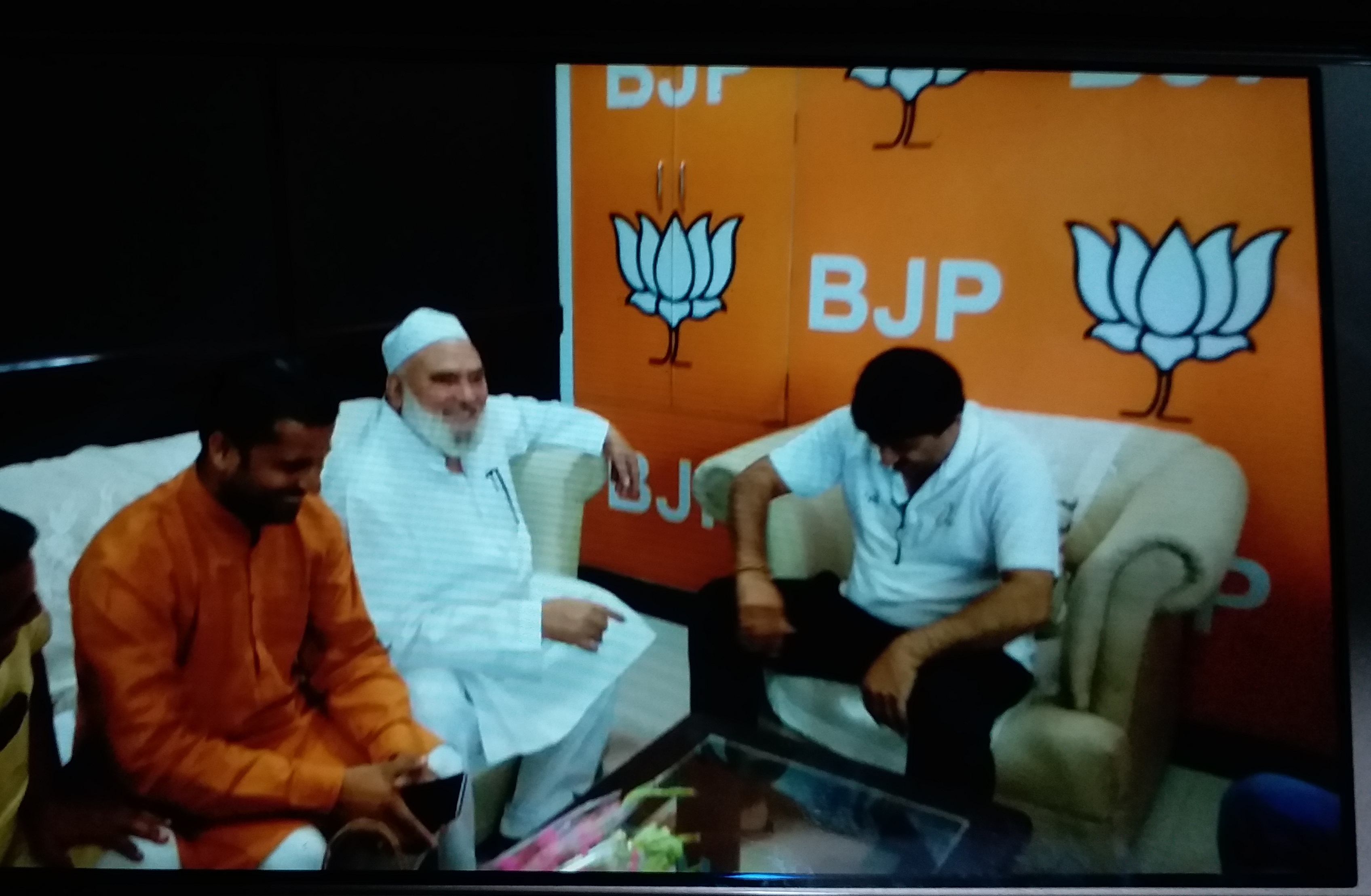 aap mla met haji ishraq with manoj tiwari rumors starts