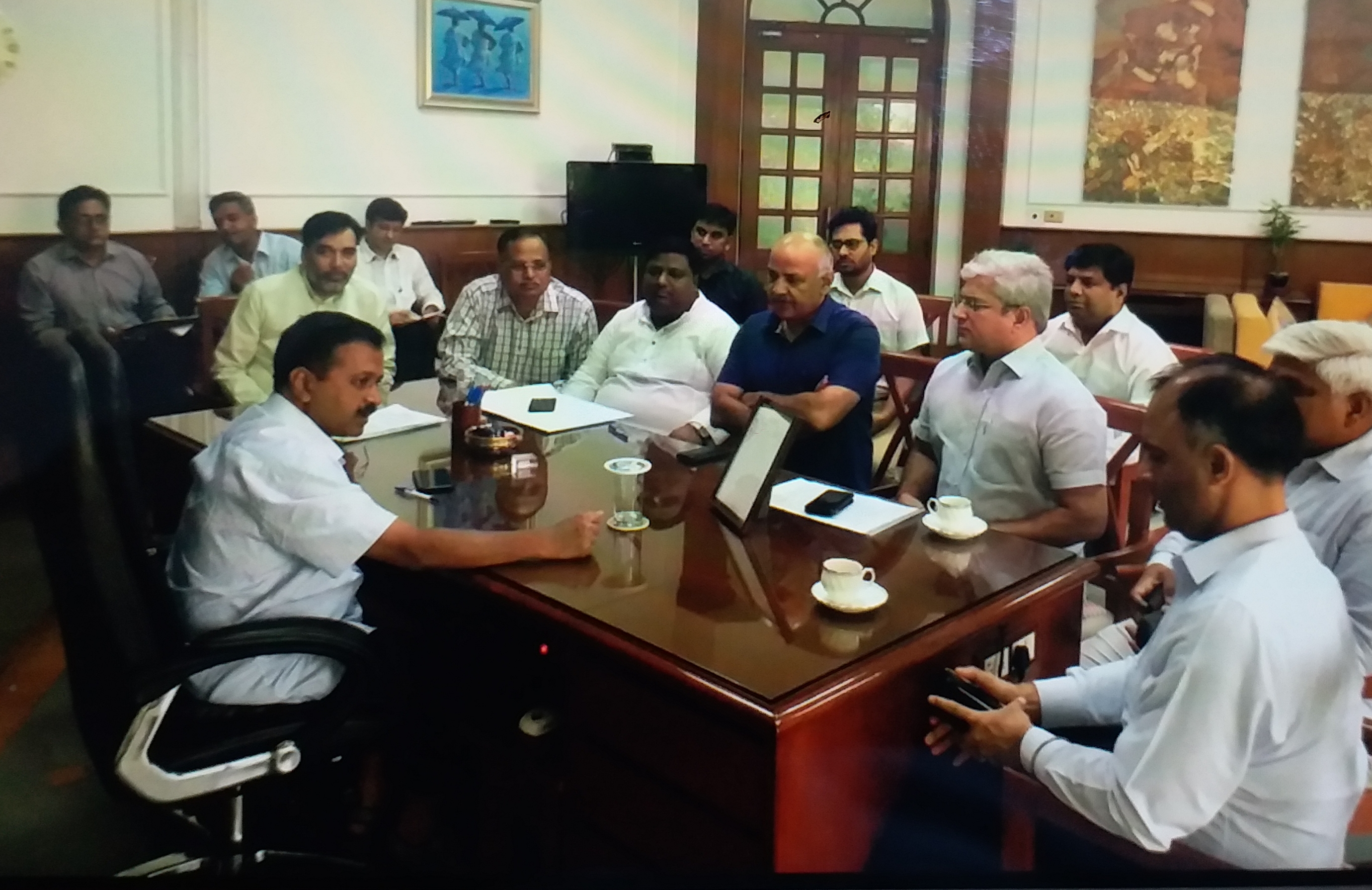 CM Arvind Kejriwal meeting with ministers for water problems