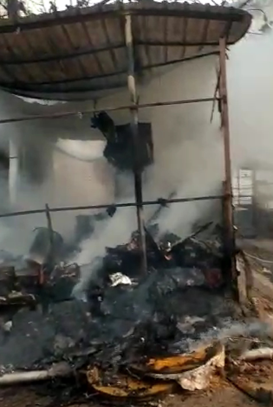 Massive fire broke out in three shops of Sector 62 in Noida everything burnt down