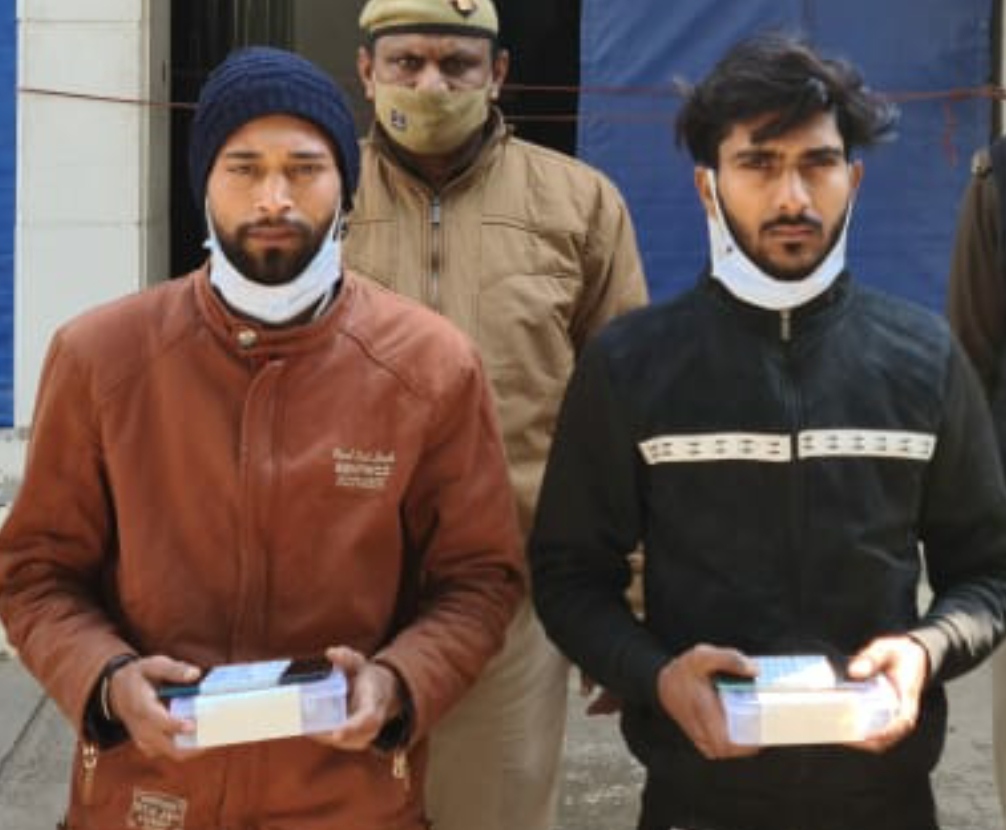 miscreants-arrested-for-robbing-people-by-giving-lift-in-car-from-pari-chowk