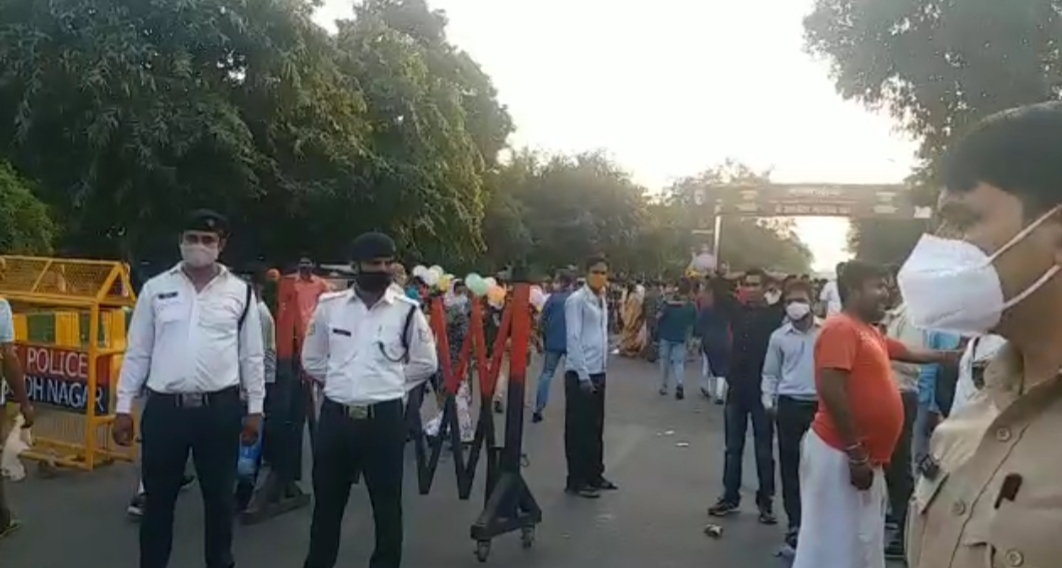 ढाई सौ पुलिसकर्मी लगाए गए