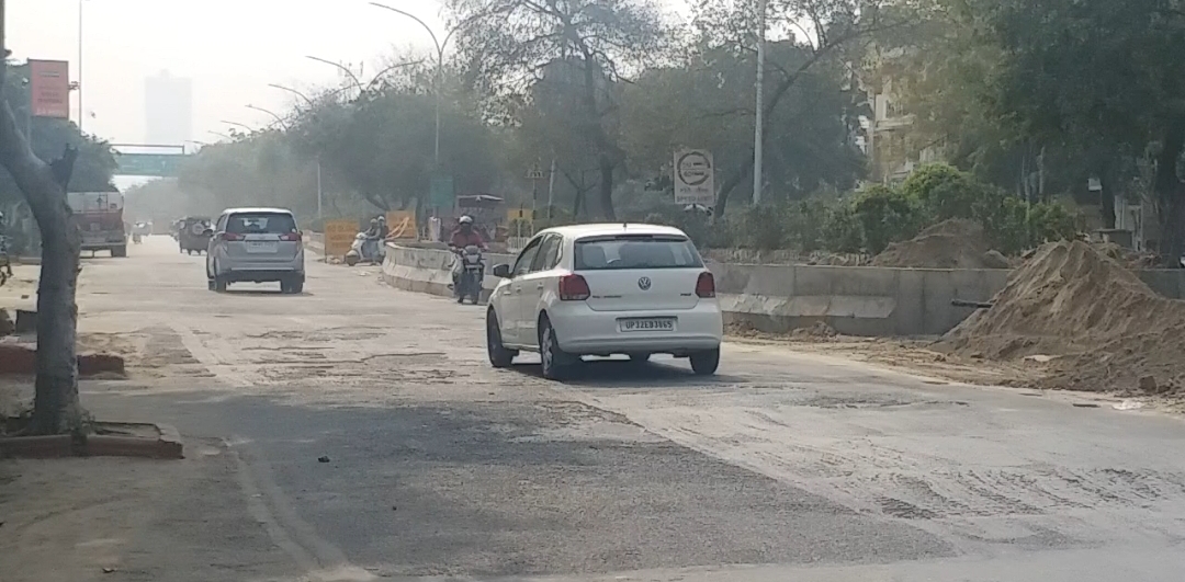 Beginning to make Noida red light free U-turns are being made after ending the intersection