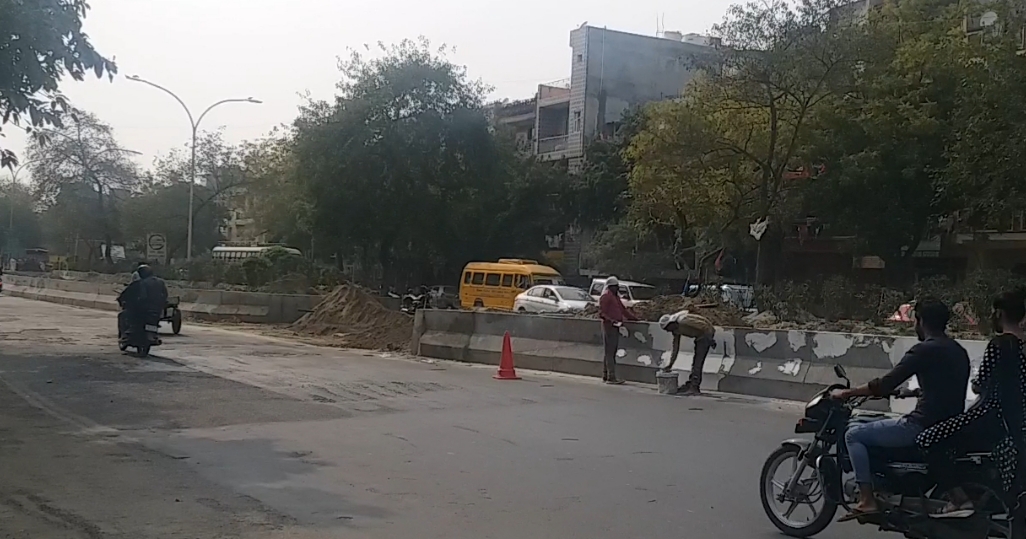 Beginning to make Noida red light free U-turns are being made after ending the intersection