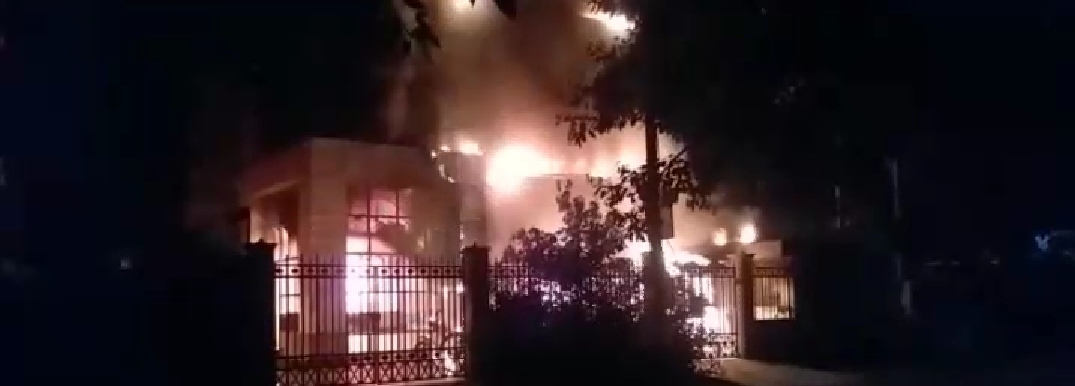 massive fire in ball pen factory noida one security guard died