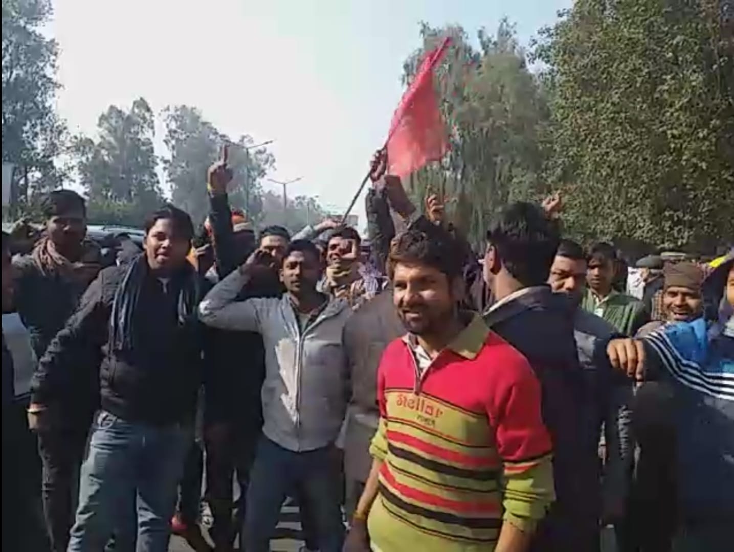 Auto rickshaw drivers of Ghaziabad protest against the new decree of SP Traffic