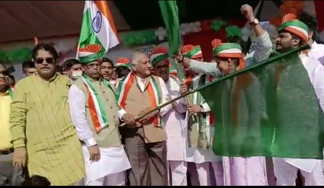 Union Minister VK Singh Tiranga Yatra Bike Without Helmet