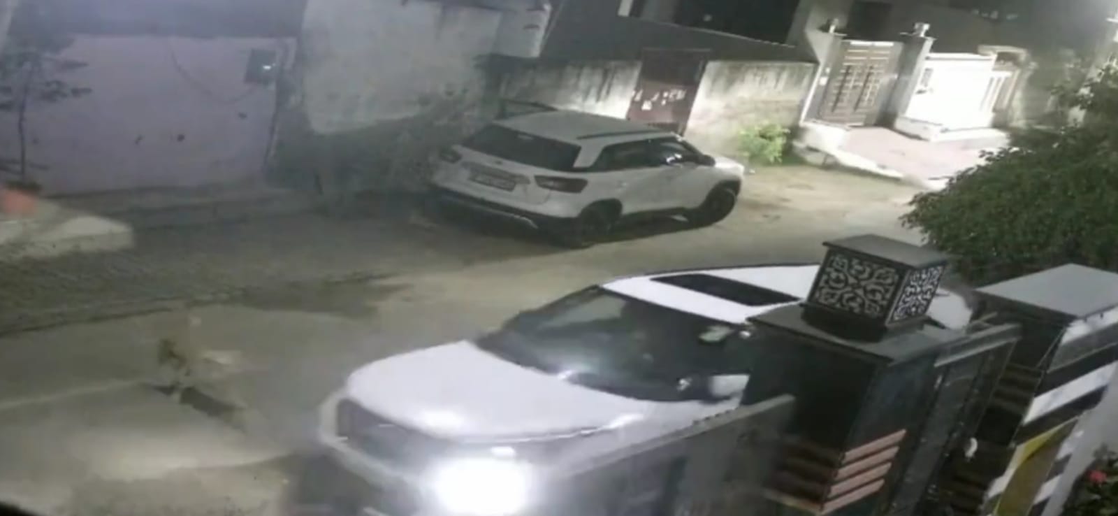 High profile thieves stole a luxury car in Ghaziabad in three minutes, crime caught in CCTV