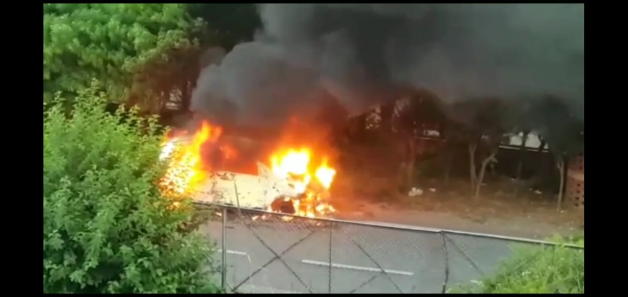 Fierce Fire In A Moving Car in ghaziabad