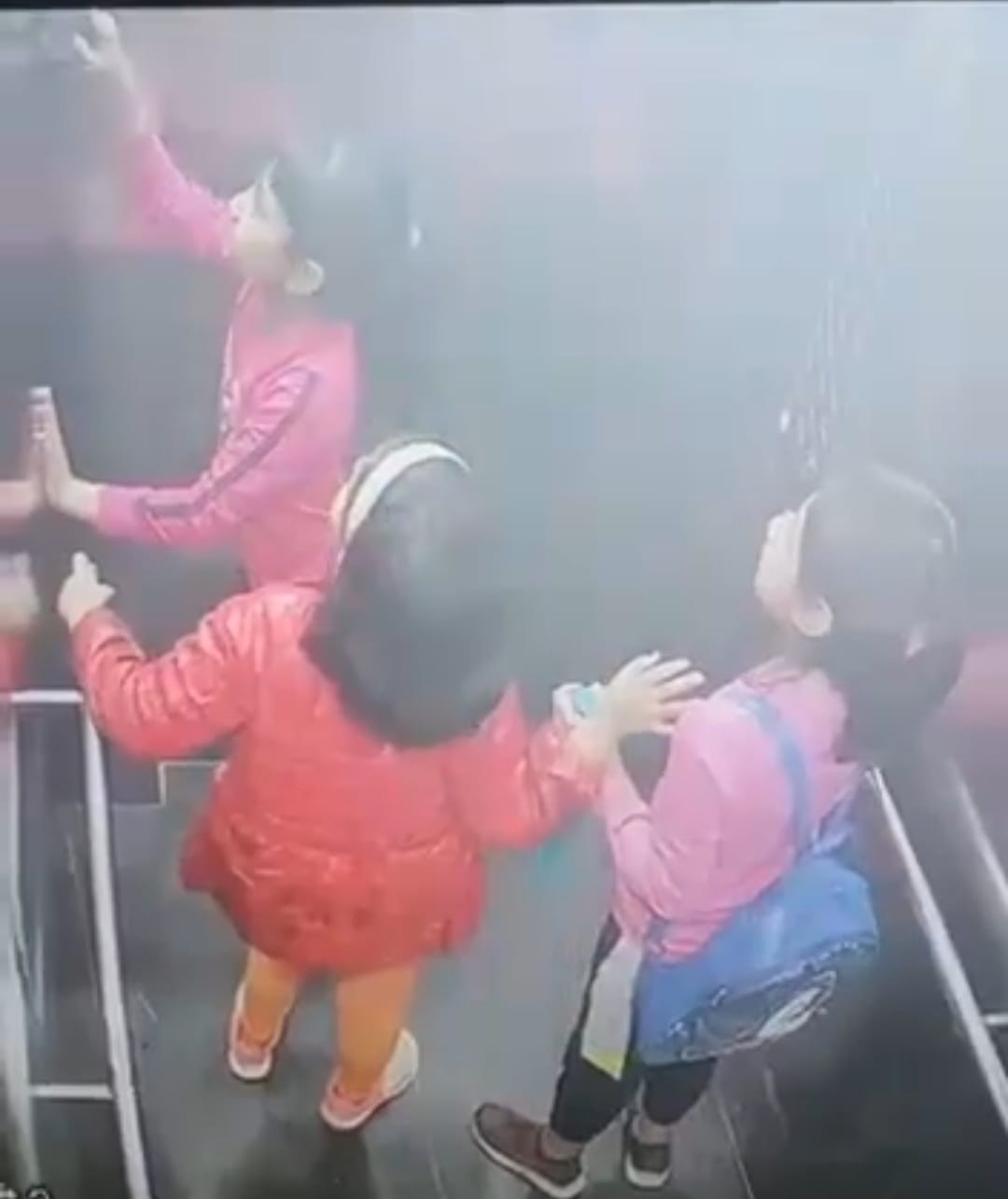 video of girls stuck in the lift