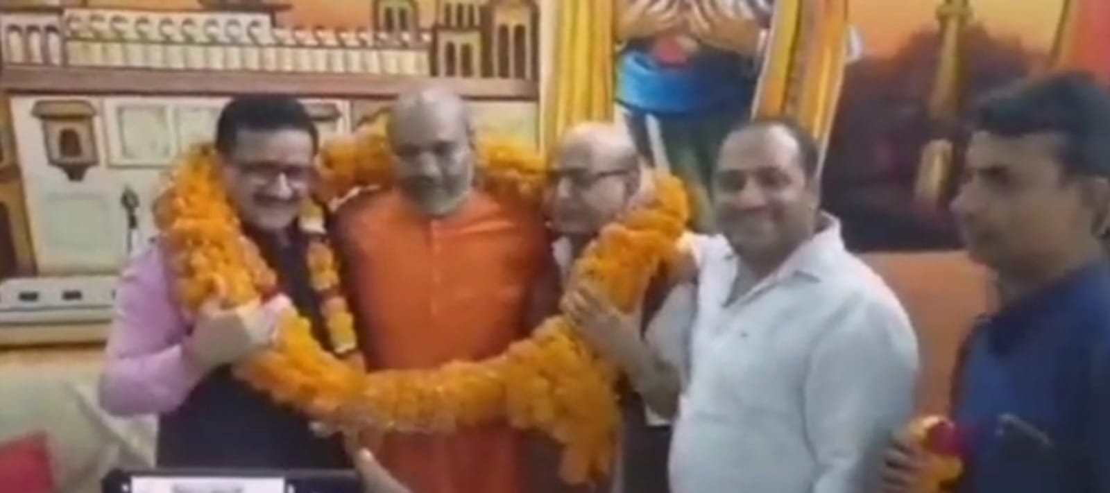 Wasim Rizvi convert to Hindu, Wasim Rizvi convert to Hindu in Dasna temple, Wasim Rizvi convert to sanatana dharma, Mahant Narasimha Ananda Sarawati, Uttar Pradesh Dasna temple, ಹಿಂದೂಗೆ ಮತಾಂತರಗೊಂಡ ವಸೀಂ ರಿಜ್ವಿ, ದಾಸ್ನಾ ದೇವಾಲಯದಲ್ಲಿ ಹಿಂದುಗೆ ವಸೀಂ ರಿಜ್ವಿ ಮತಾಂತರ, ಸನಾತನ ಧರ್ಮ ಸೇರಿದ ವಸೀಂ ರಿಜ್ವಿ, ಇಸ್ಲಾಂ ಬಿಟ್ಟು ಹಿಂದೂ ಸೇರಿದ ವಸೀಂ ರಿಜ್ವಿ, ಮಹಂತ್ ನರಸಿಂಹ ಆನಂದ ಸರಾವತಿ, ಉತ್ತರಪ್ರದೇಶ ದಾಸ್ನಾ ದೇವಾಲಯ,